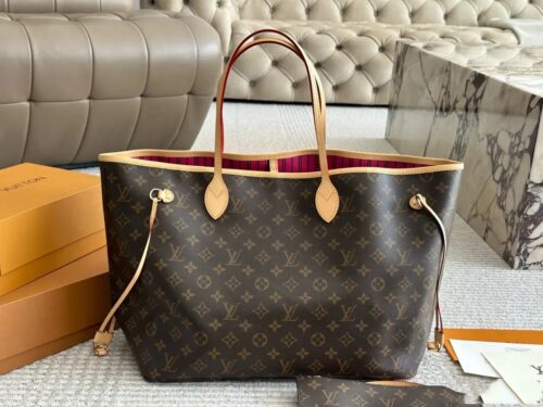 Outlet Louis Vuitton Capucines BB Cherry M94740 Black M94633 Outlet Louis Vuitton Capucines BB Cherry M94740 Black M94633